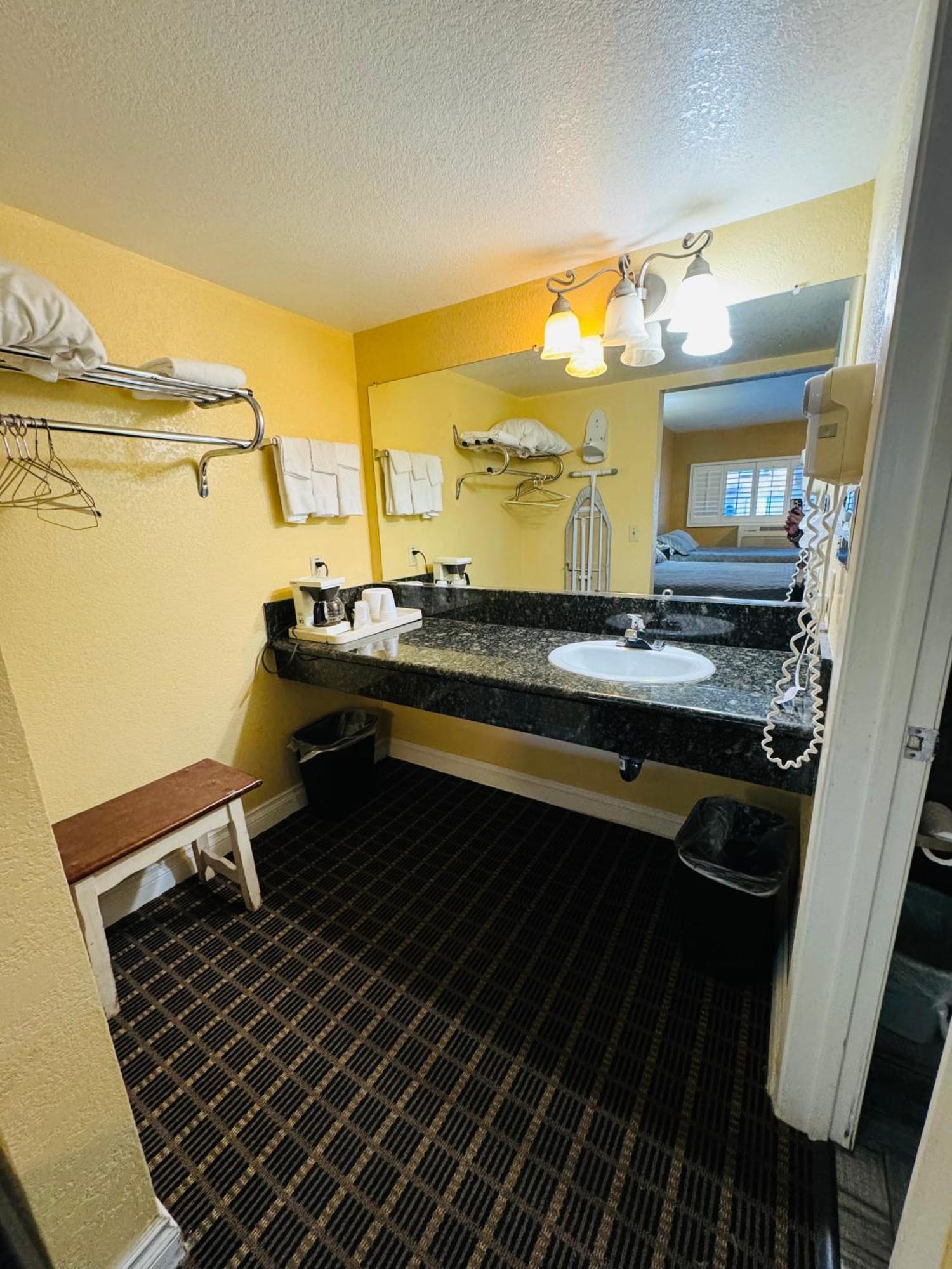 Mount Whitney Motel Lone Pine Bagian luar foto
